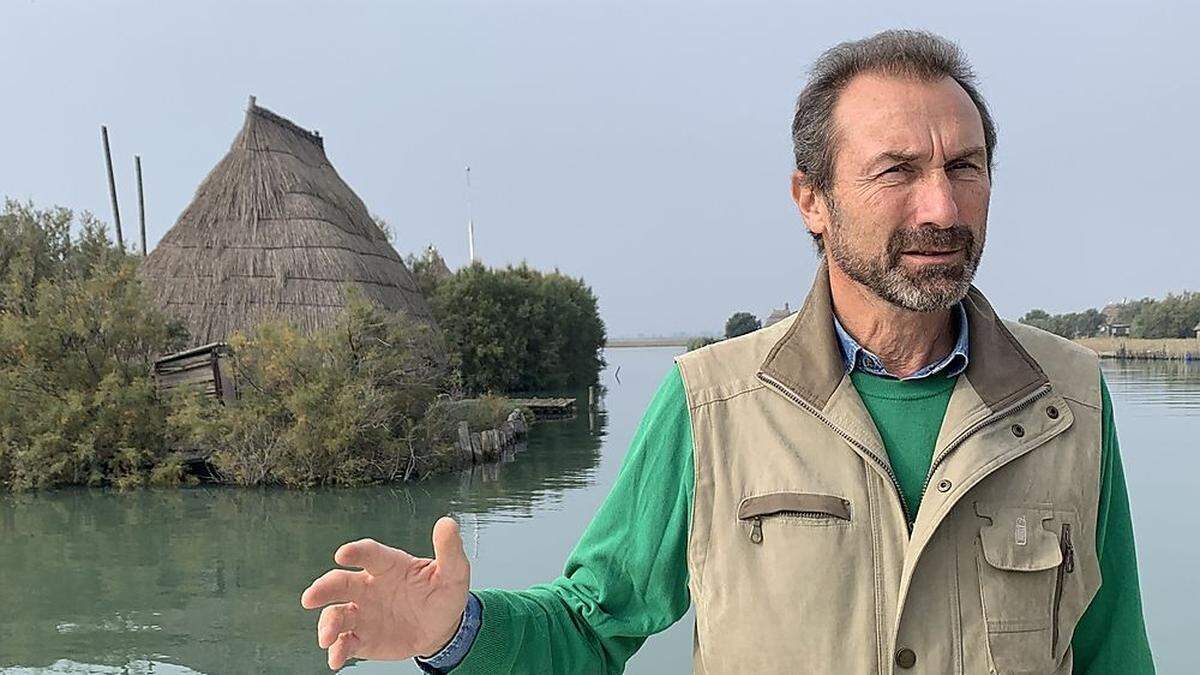 Tourimsusmanager Lucio Ganiero, Im Bild bei den beschaulichen Casini der Fischer in der Laguna die Marano