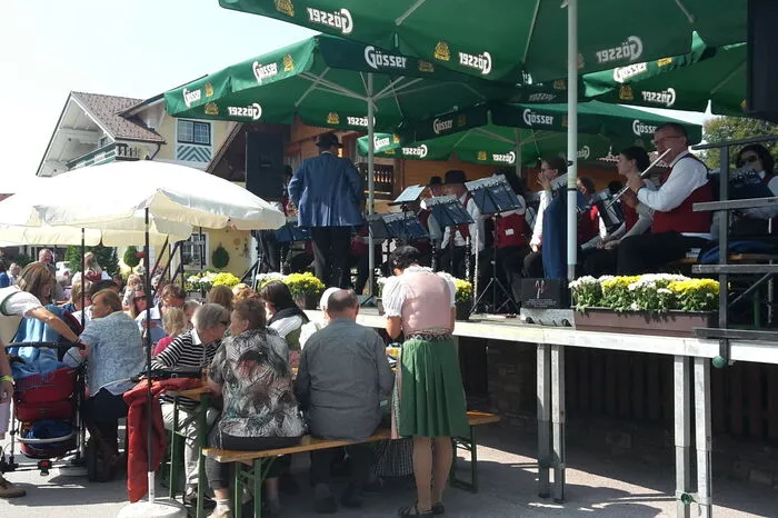 Zahlreiche Musikgruppen erfreuten die Besucher mit ihrem Können ...