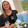 Caroline Pilhatsch beim Empfang in Graz mit der Silbermedaille aus Hangzhou