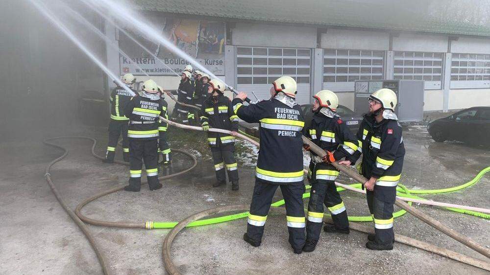 14 Feuerwehren waren bei dem Großbrand in Bad Ischl im Einsatz 