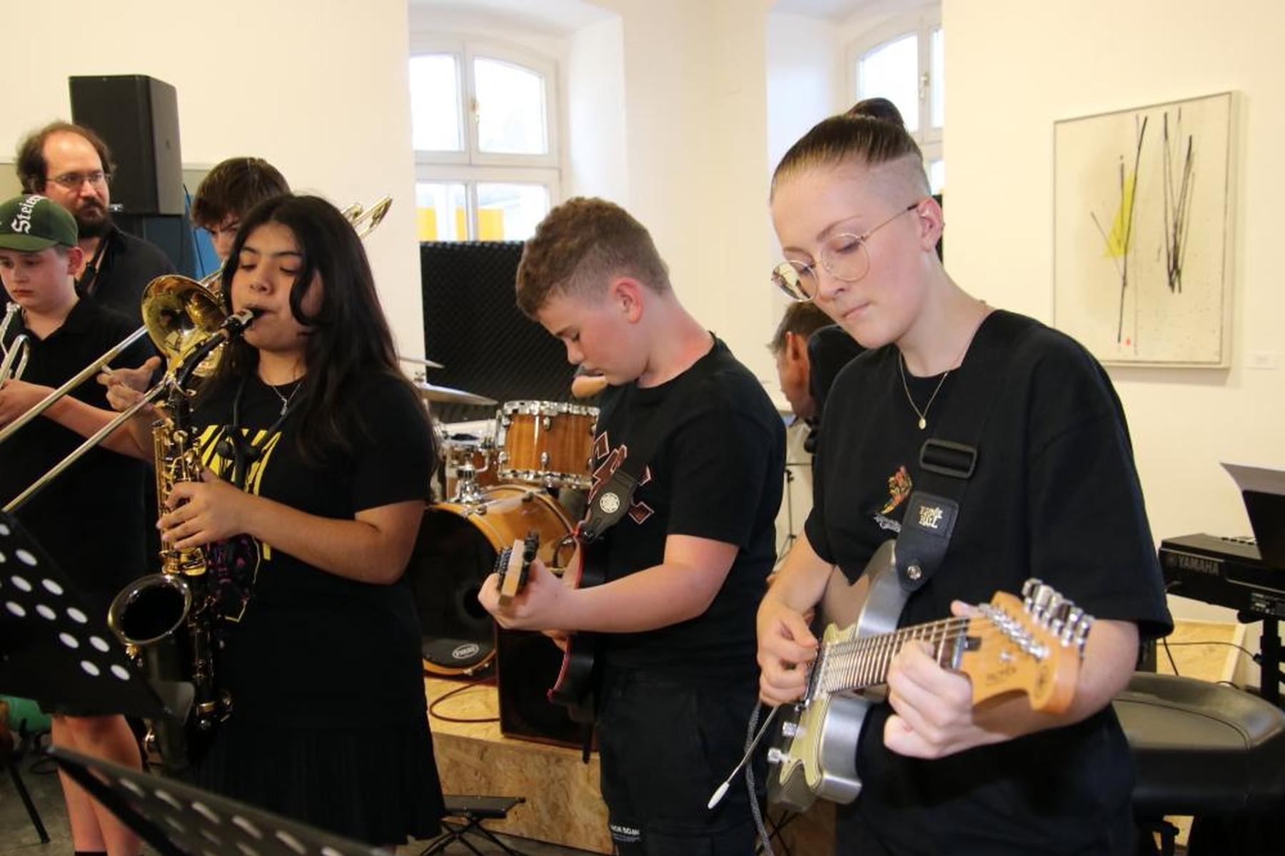 Musikschule Köflach: Musikschule präsentierte Rock, Pop und Kunst im Kunsthaus Köflach