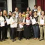 Ein Teil der neuen Hospizbegleiter bei der Zertifikatsverleihung im Markussaal in Wolfsberg mit Doris Scheiring (Erste von links) und Astrid Körner (Zweite von rechts)