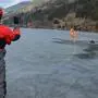 Die Einsatzkräfte der Wasserrettung sind für Eisrettungseinsätze speziell ausgebildet und ausgerüstet