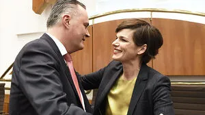 Hans Peter Doskozil und Parteichefin Pamela Rendi-Wagner bei Doskozils Wahl zum Landeshauptmann 2019