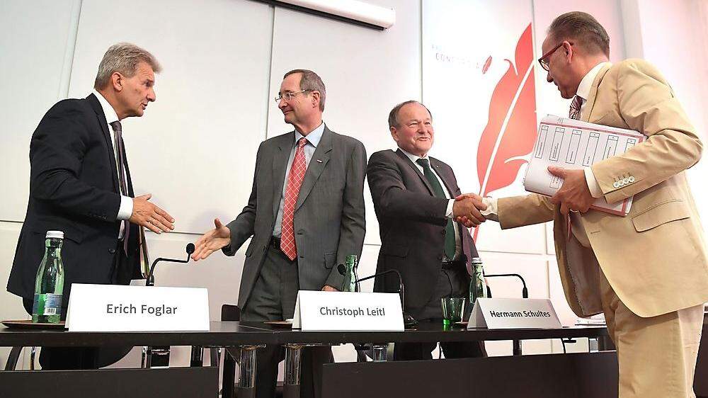 Per Handschlag: Die vier Sozialpartner-Präsidenten Foglar, Leitl, Schultes und Kaske