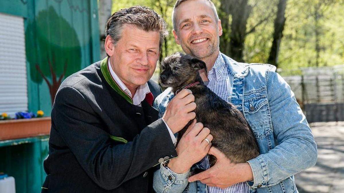 Bürgermeister Christian Scheider und Gemeinderat Michael Gussnig laden zum Tierschutztag auf den Neuen Platz ein.