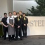 Schüler mit Christoph Wappel beim Hotel „Der Steirerhof“ in Bad Waltersdorf