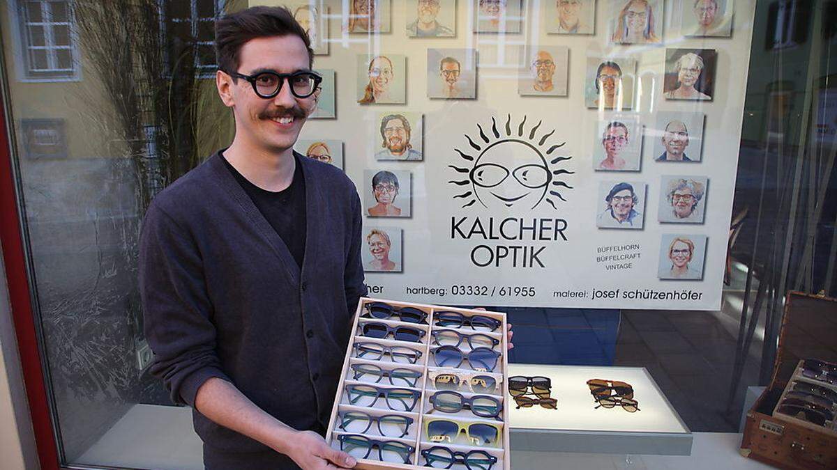 Der Hartberger Optikermeister Christoph Kalcher produziert handgemachte Hornbrillen 