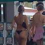 Geschäftsleute in Jesolo ärgern sich über Touristen, die nicht daran denken, sich etwas mehr als nur Badebekleidung anzuziehen, wenn sie den Strand verlassen