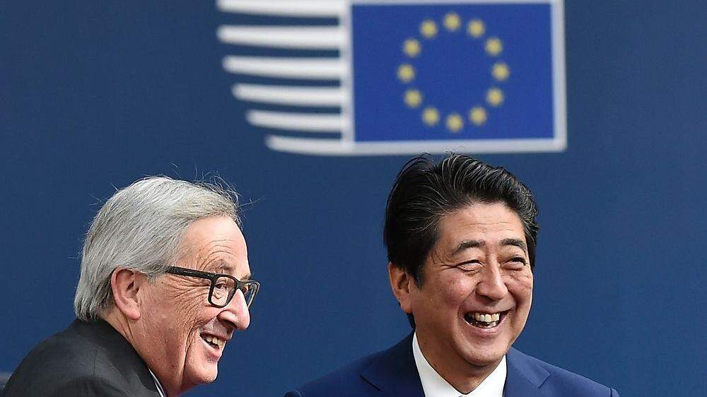 Jean-Claude Juncker und Japans Premier Shinzo Abe  