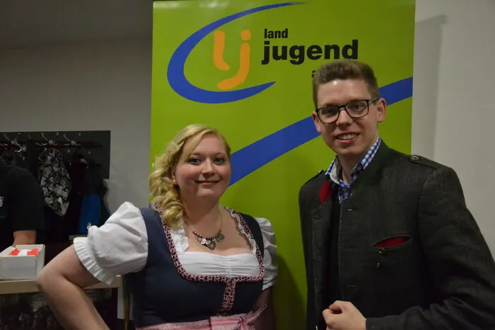 Neben einem Schätzspiel, verschiedenen Bars und ausgezeichneten Steirischen Weinen gab es eine Mitternachtseinlage, bei der die Burschen ihre Schuhplattl-Künste und die Mädls ihre Tanzkünste zeigten.