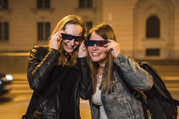... aber: Erst durch eine 3D-Brille kommt die Projektion richtig zur Geltung. Entweder selbst mitbringen oder bei einem der fünf Klanglicht-Info-Ständen um 2 Euro kaufen.
