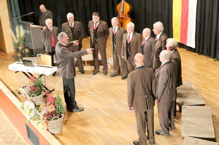 Neben dem Veranstalter Singkreis „ars musica“ Althofen (Dagmar Sucher) wirkten weiters der Männerchor Althofen (Jakob Feichter, Foto) der Gemischte Chor Althofen (Gerhild Rücker), der Gesangverein Passering (Herbert Eberhart) sowie der Männergesangsverein Krappfeld (Gerald Rießer) mit. 