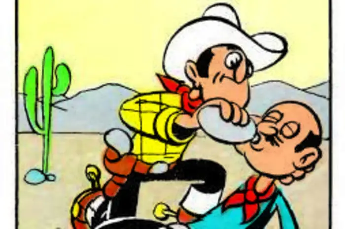 Morris erweckte Lucky Luke in der Geschichte "Arizona 1880" zum Comic-Leben: In dieser Story, die am 14. November 1946 im belgischen Comic-Magazin "Spirou" erscheint, schaut Luke noch anders aus. Er hat vier Finger, erinnert irgendwie an Popeye und wirkt auch gedrungener.