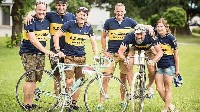 Die „Gruppo Sportivo Velacco“ organisiert die Ausfahrt mit Retrorädern
