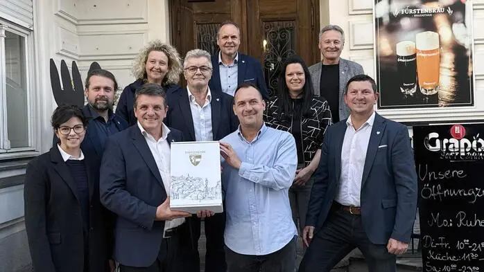 Das traditionsreiche Gasthaus „Fürstenbräu“ in der Hauptstraße, lange Zeit ein beliebter Treffpunkt für Vereine, Stammgäste und Bierliebhaber von Fürstenfeld hat seine Türen wieder geöffnet