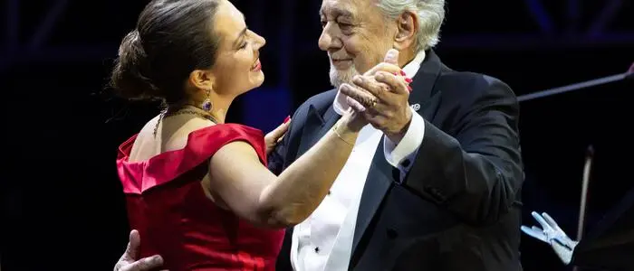 Adriana Kučerová und Plácido Domingo wagten auch ein paar Walzerschritte