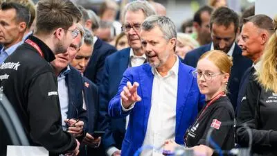Um den dänischen König Frederik X. sammelten sich Menschenmengen an