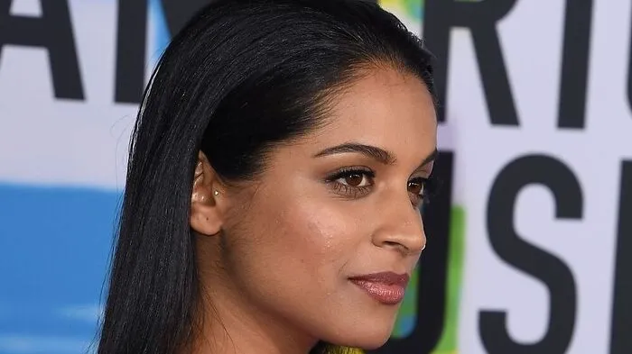 Die Kanadierin Lilly Singh ist als IISuperwomanII seit Oktober 2010 auf Youtube und hat aktuell 12,7 Millionen Abonnenten. Im Februar veröffentlichte sie ihr erstes Buch: "How To be a Bawse: A Guide to Conquering Life". Laut der Schätzung von Forbes hat sie 2017 rund neun Millionen Euro verdient.