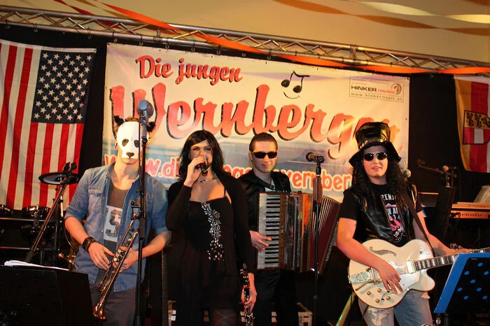 Musikalisch umrahmten die „Jungen Wernberger“ den Ball, der wieder bis in die frühen Morgenstunden dauerte.