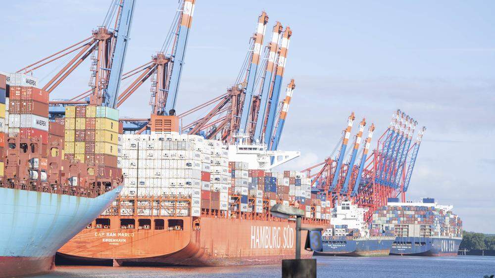 Ein Streik am Hamburger Hafen verzögert die Abfertigung der Containerschiffe