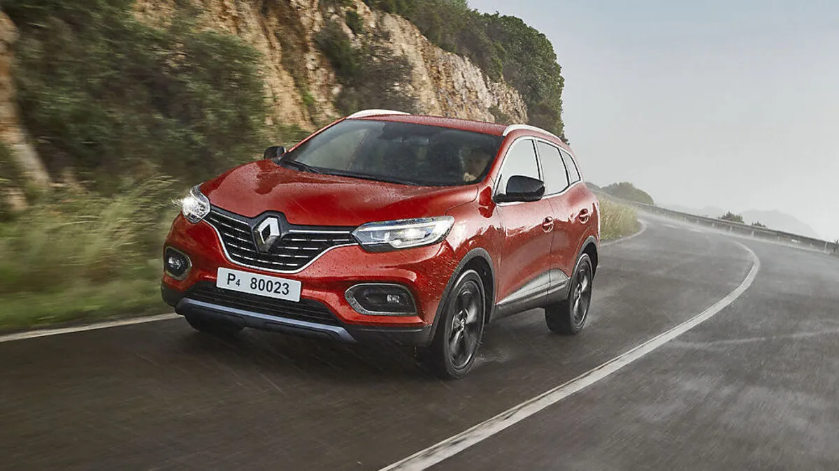 Der Kühlergrill in Chrom gefasst – damit lächelt der Renault Kadjar