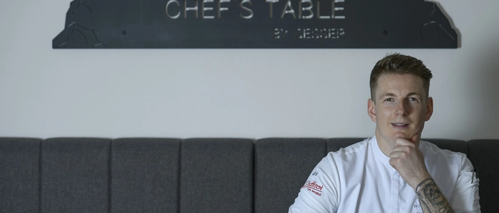 Von 15 auf 17 Punkte, von drei auf vier Hauben: Clemens Gesser vom Chef’s Table by Gesser ist der Osttiroler Aufsteiger im Gault&Millau 2027