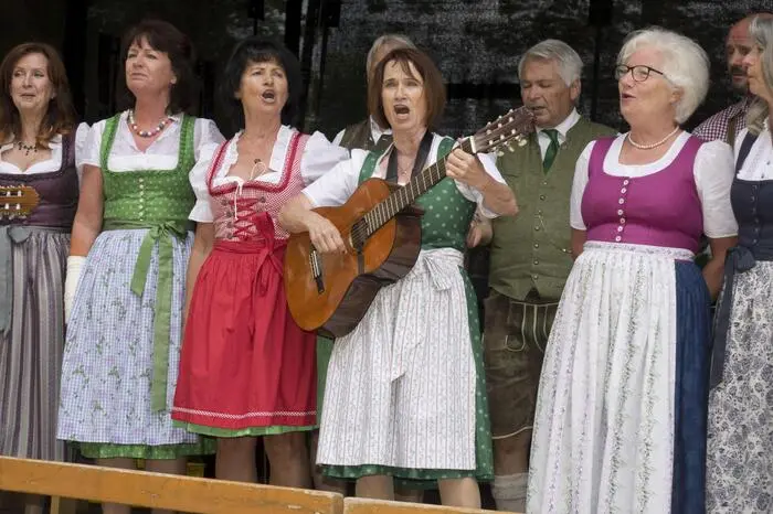 Musikalische Unterhaltung, kulinarische Köstlichkeiten und Aktivitäten für Kinder rundeten das Programm ab.