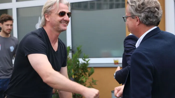 Begrüßt wurde die erfolgreiche Mannschaft mit Trainer von Landesrat Christopher Drexler.