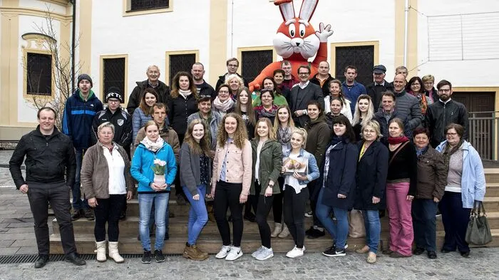Bürgermeister Marcus Martschitsch eröffnete auf dem Hauptplatz in Hartberg den Ostermarkt mit mehr als 40 Ausstellern