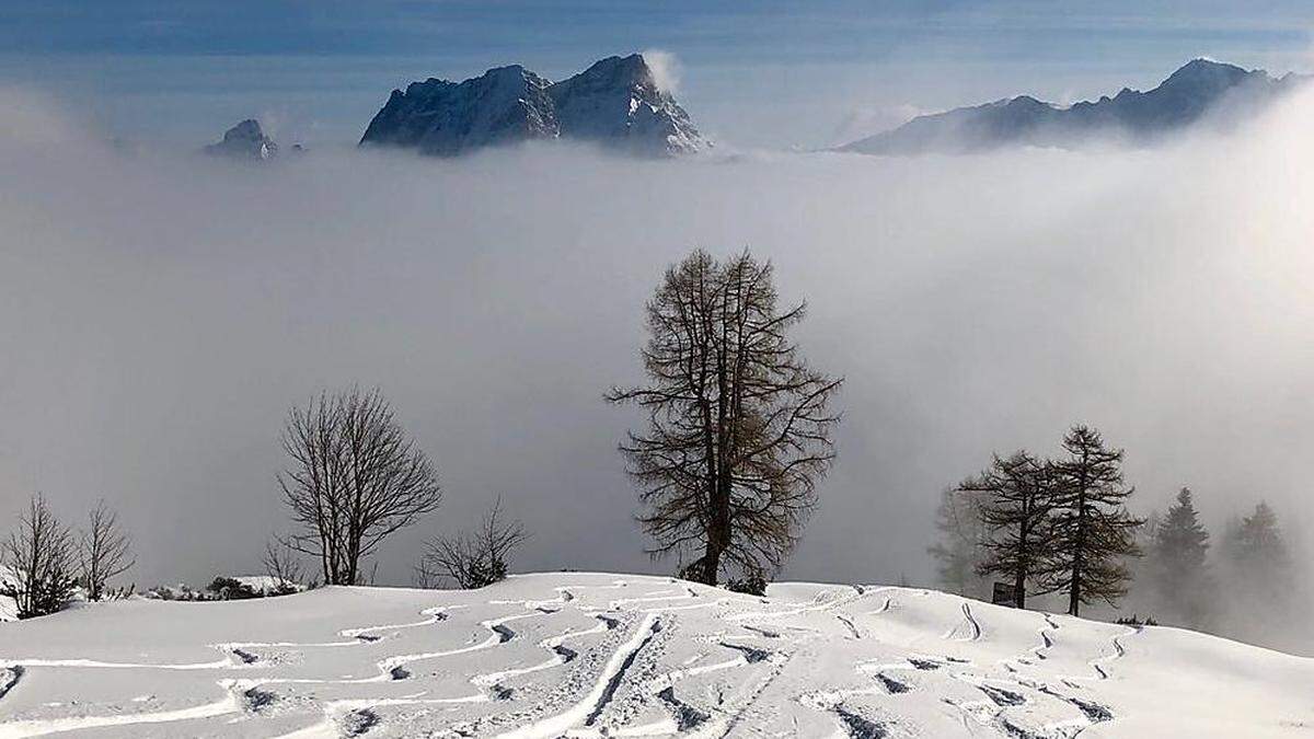 Wolkenfelder verdecken die Sonne zeitweise