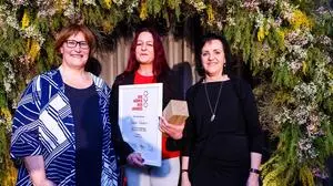 Dagmar Pracher mit Sylvia Loidolt (Erlebnisregion Graz) mit Redakteurin Johanna Birnbaum