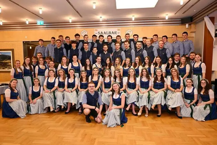 Klicken Sie sich durch die weiteren Bilder vom Bauernball in Weißkirchen!