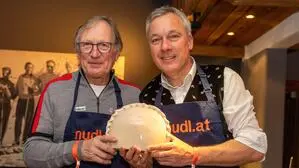 Die Olympiasieger Franz Klammer und „Schirmherr“ Fritz Strobl im Vorjahr beim Kärnten-Empfang in Kitzbühel | Die Olympiasieger Franz Klammer und „Schirmherr“ Fritz Strobl im Vorjahr beim Kärnten-Empfang in Kitzbühel
