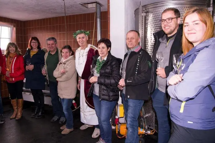 Klicken Sie sich bitte durch die weiteren Bilder!