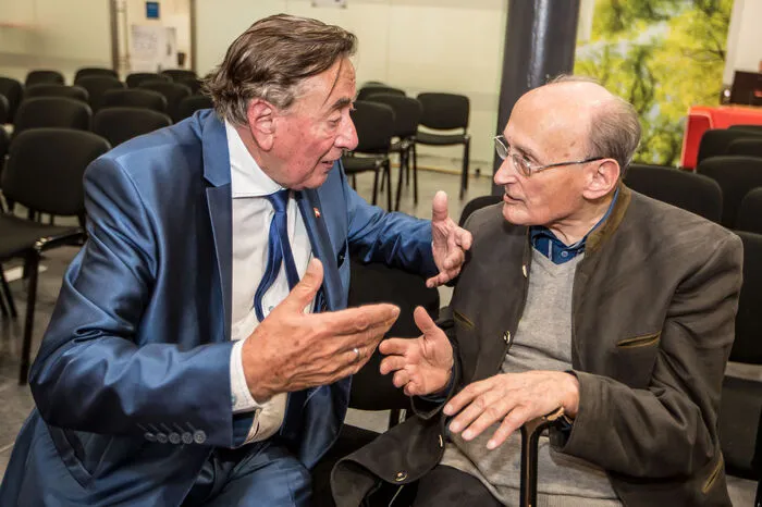 Selbst mit vermeintlichen Spaßkandidaten Richard Lugner suchte er das Wort. "Denn wir haben alle gesehen, wohin es führt, wenn man nicht mehr spricht, sondern nur mehr laut schreit", so der Mahner für ein Miteinander