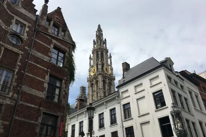 Überragt wird das Zentrum von der Kathedrale "Unsere liebe Frau", einem Meisterwerk aus der Gotik.