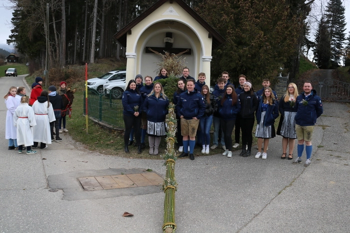 Die LJ Pölling präsentierte stolz ihren Riesenpalmbuschen
