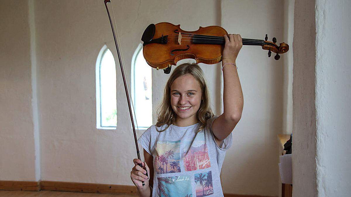 Clara Spieler spielt gerne mit ihrer Geige