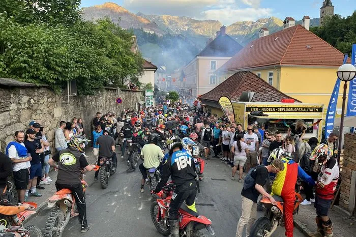 1500 Fahrer stürmten Freitagabend die Bergmannsstadt.
