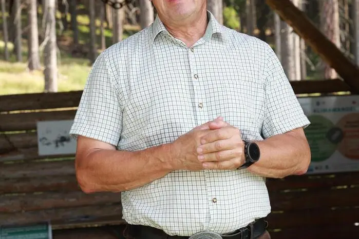 Zur Eröffnung führte LFS Kobenz-Direktor Peter Prietl eine Wanderung mit Gästen und Schülern entlang des Lehrpfads an.
