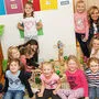 Spaß haben die Preitenegger Kindergartenkinder in der Bauecke. Im Bild mit Erzieherin Daniela Feimuth 