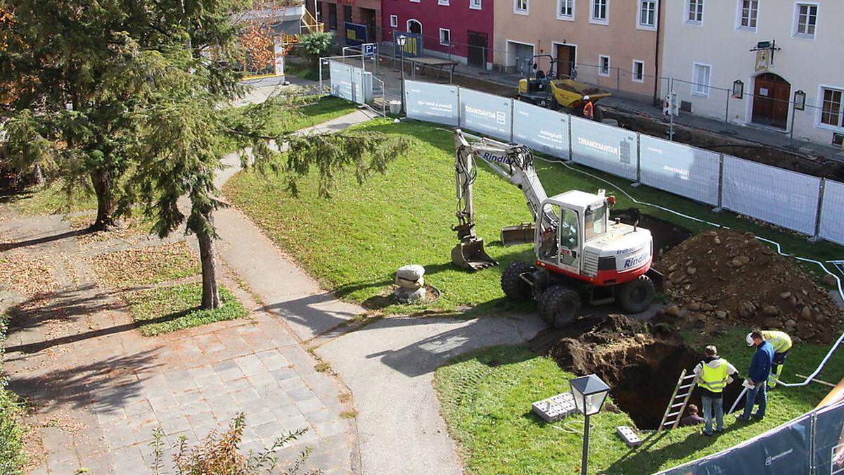 Startschuss Abriss Rathausmarkt. Bäume werden gefällt