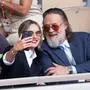 Russell Crowe mit Britney Theriot im Publikum
