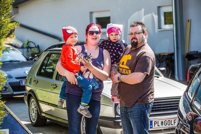 Josef und Lisa Schachner, St. Pölten: Seit Jahren kommen wir jetzt zum GTI-Treffen. Unsere Kinder nehmen wir mit, seit sie in den Windeln sind. Doch heuer könnte es das letzte Mal gewesen sein. Die Schwellen sind eine Schikane und überall wird kontrolliert und abgezockt.