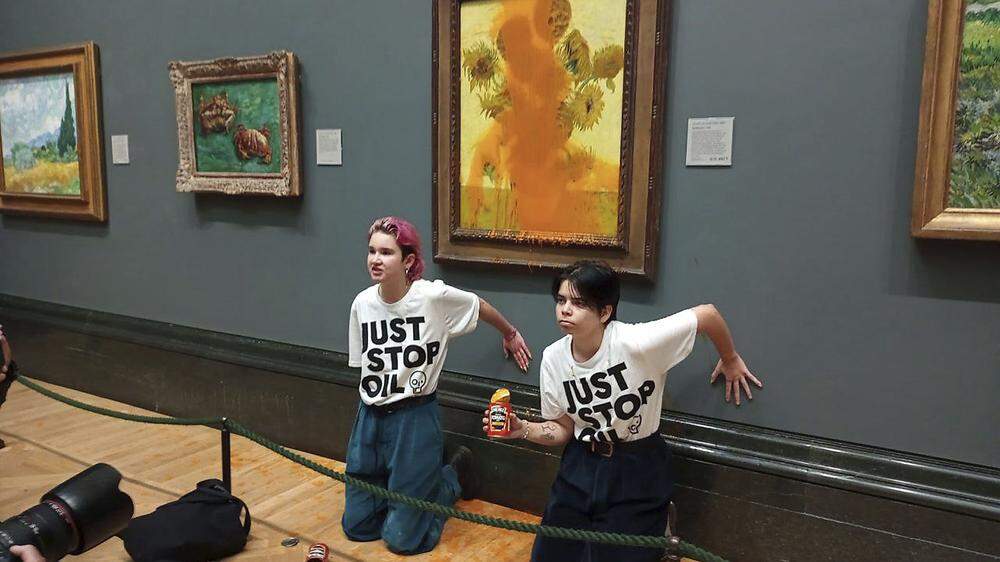 Diese beiden Frauen bewarfen das berühmte Bild mit Tomatensuppe - um das Klima zu schützen
