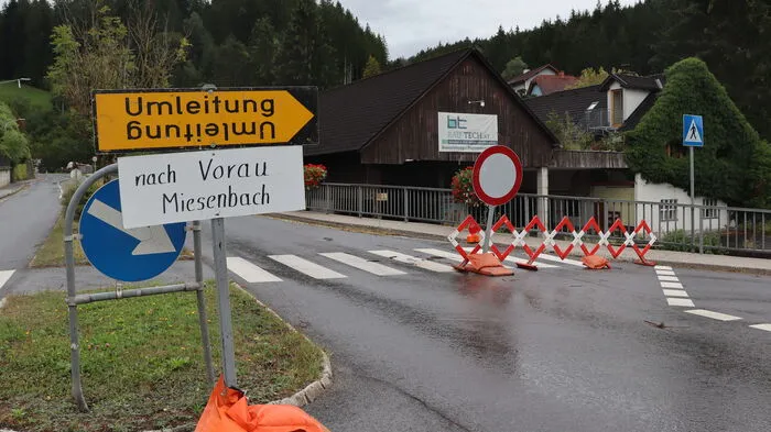 Offiziell kann man über Pöllau ausweichen - doch auch über Gemeindestraßen ist es möglich, nach Miesenbach zu gelangen.