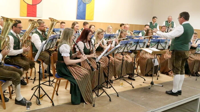 Die Alpenblasmusikkapelle Glödnitz lud am Wochenende unter Kapellmeister Wolfgang Obersteiner zum Frühlingskonzert in den Gasthof Hochsteiner. 