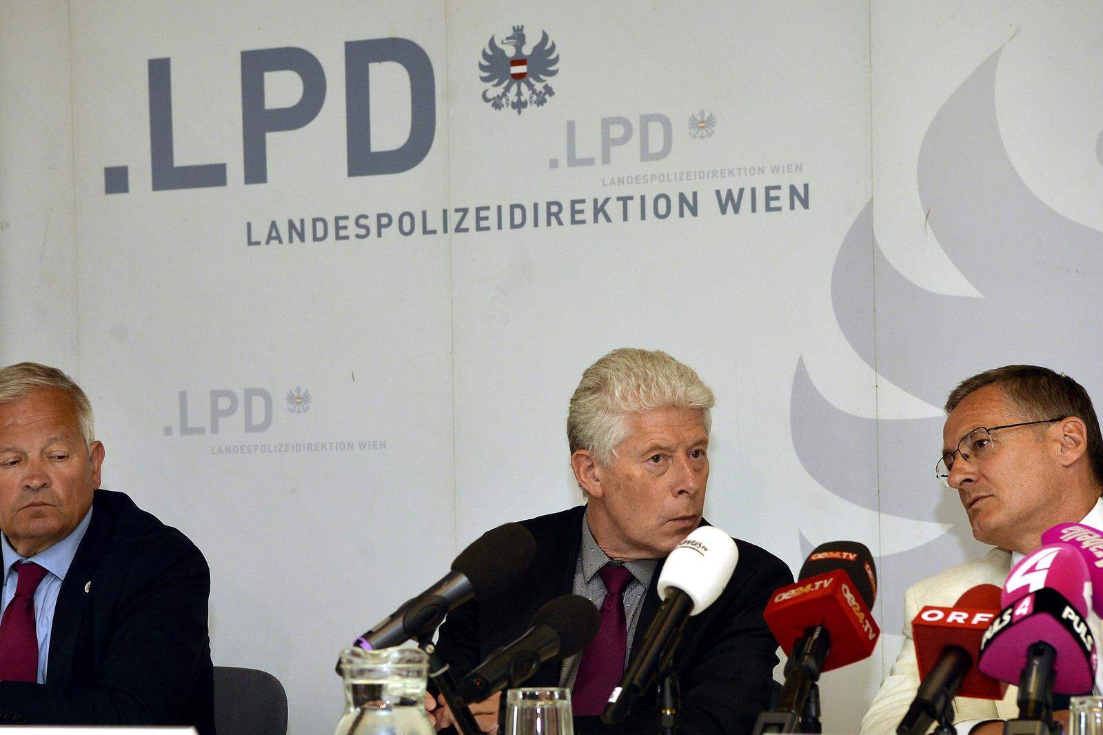 Michael Mimra, Michael Lepuschitz und Gerhard Haimeder bei der Pressekonferenz der Landespolizeidirektion Wien (von links)