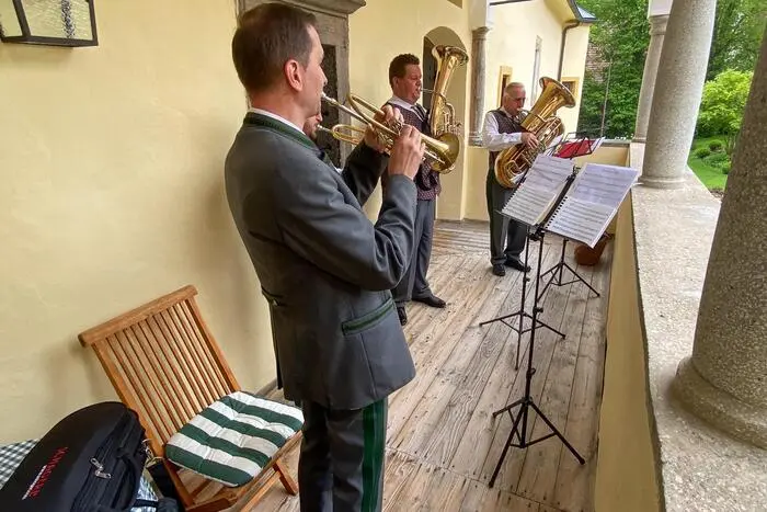 Höhepunkte waren die Fahrzeugschau, Kinderaktionen, Kulinarik und musikalische Begleitung durch den Musikverein Rothenthurm-St. Peter.